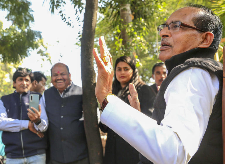 Temples are remembered when polls approach: Chouhan takes dig at Mamata on Mahakal plan aa1thqcf
