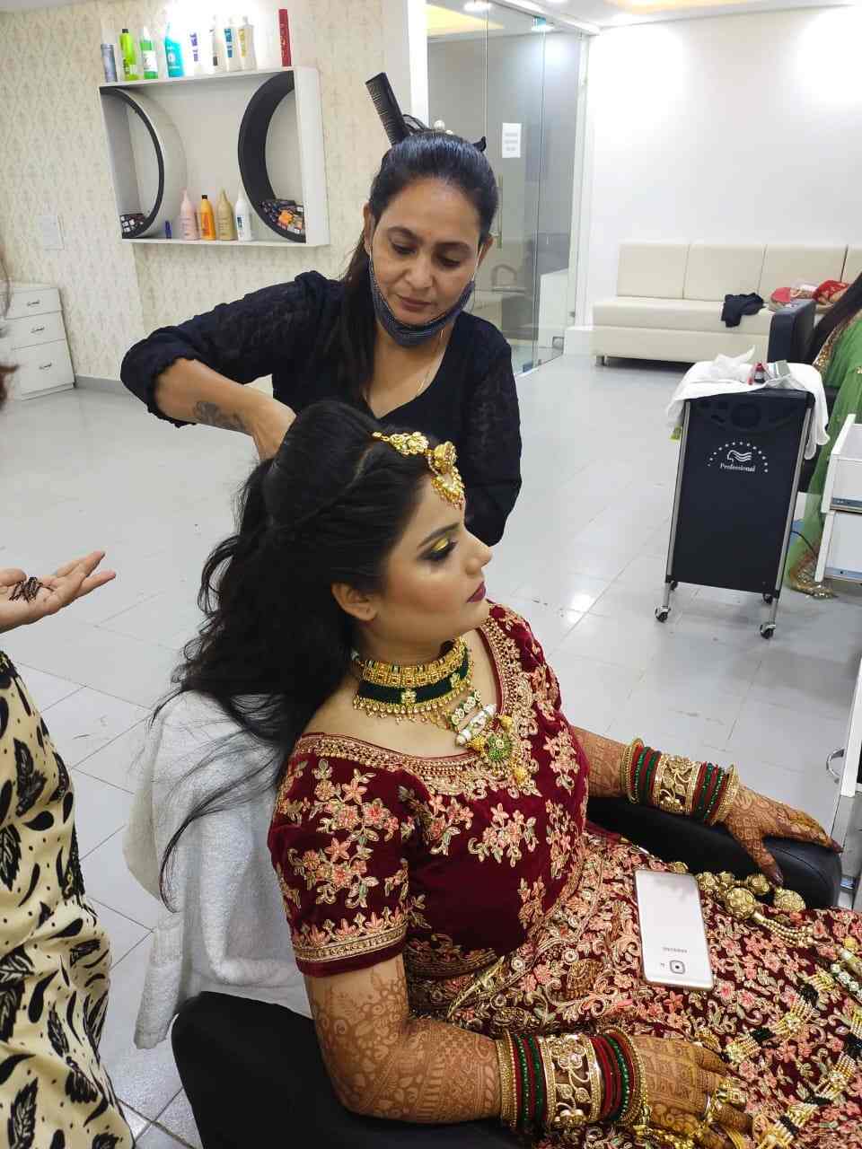 Nikky Bawa Family Salon